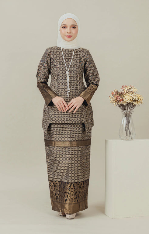 Front view C Luxe Kurung Kedah Black showing kurung kedah brocade design and fit