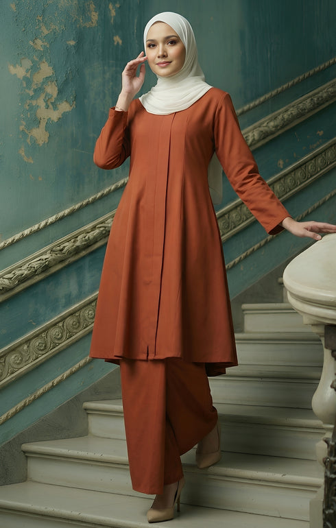 Woman in a Kebarung Klasik Plain Brick Orange front view outfit