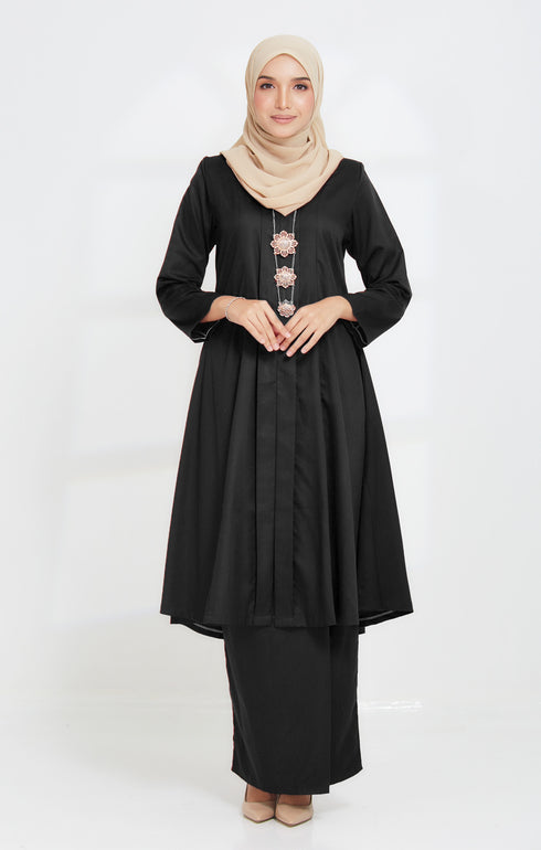 Kebarung Klasik Black model styling shot showing overall fit and drape