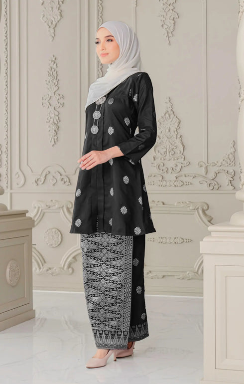 Anggun Kebaya | Black Silver