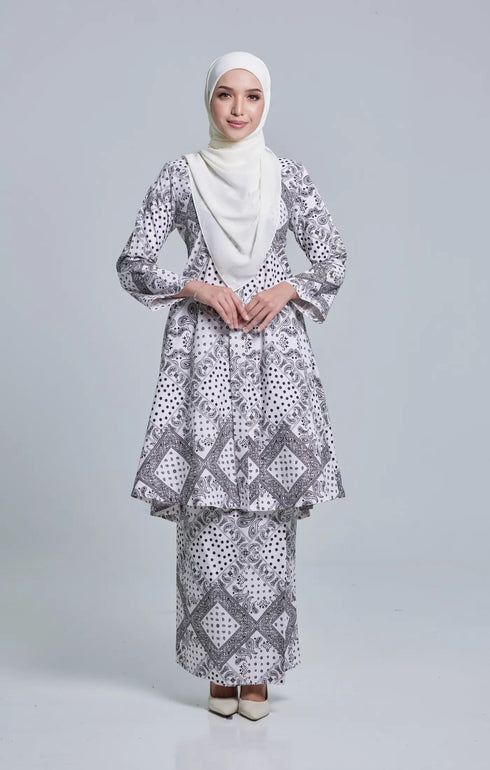 Kebarung | Black & White