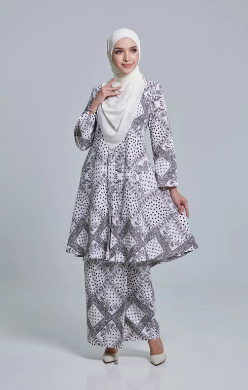 Kebarung | Black & White