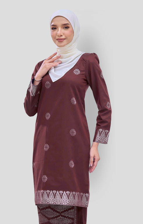 Riza 2.0 Kurung Moden Maroon Silver side angle outfit look
