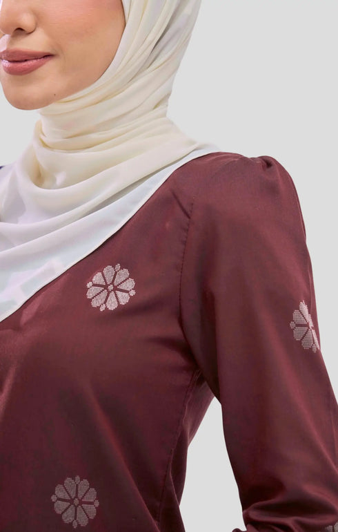 Riza 2.0 Kurung Moden Maroon Silver close-up songket detailing
