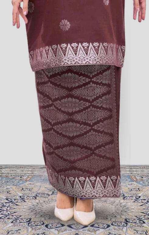 Riza 2.0 Kurung Moden Maroon Silver fabric texture shot