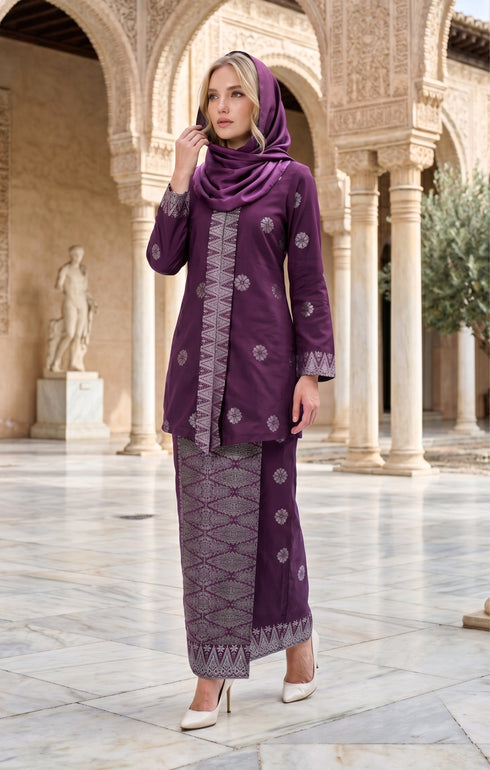 woman wearing baju kebaya songket bunga tabur magenta silver showing full outfit