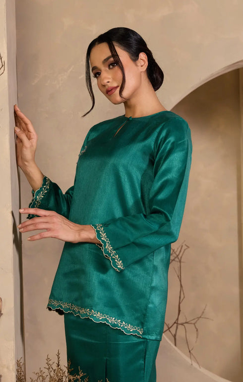 Sophia Kurung Kedah Emerald Green side view