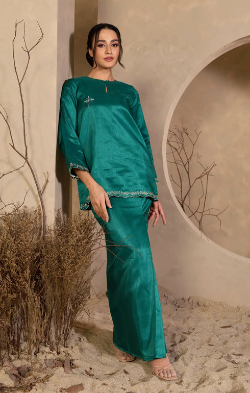 Sophia Kurung Kedah Emerald Green front view