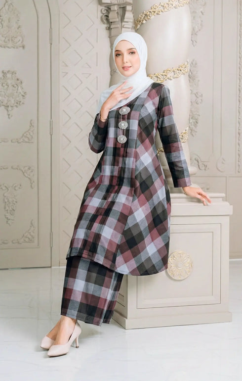 Fabric close-up Aruna Kebarung Linen Magenta Check D6-1 showing cotton linen texture and digital print