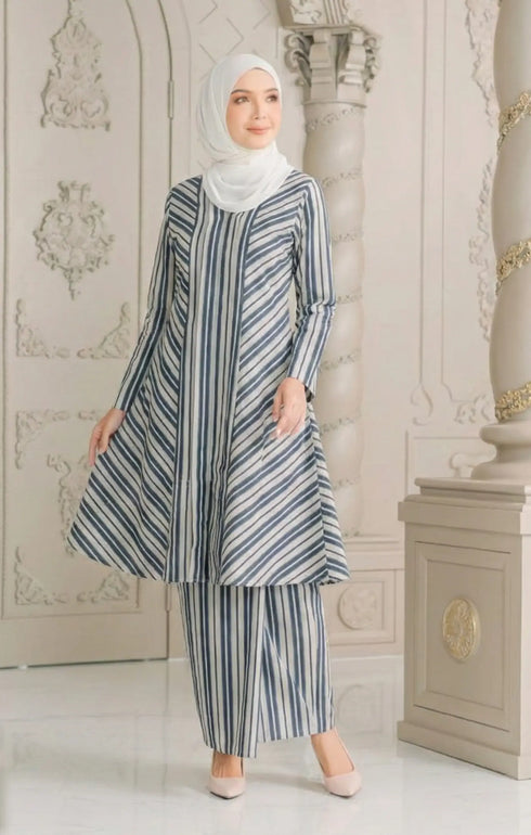 Side view Liyana 2.0 Kebarung Linen Navy Blue Stripe D3‑2 highlighting sleeve and silhouette