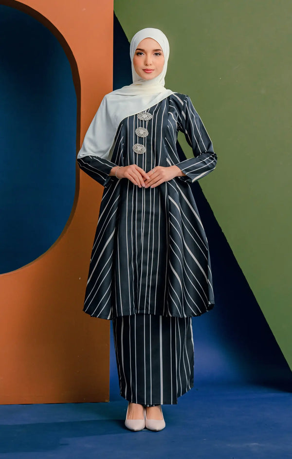 Liyana Kebarung Linen | Black Stripe