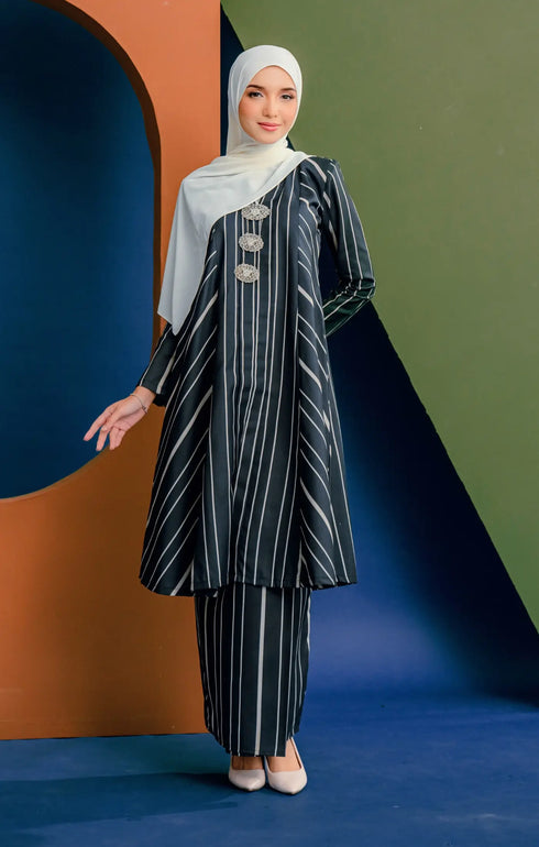 Liyana Kebarung Linen | Black Stripe