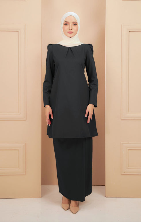 baju kurung hitam