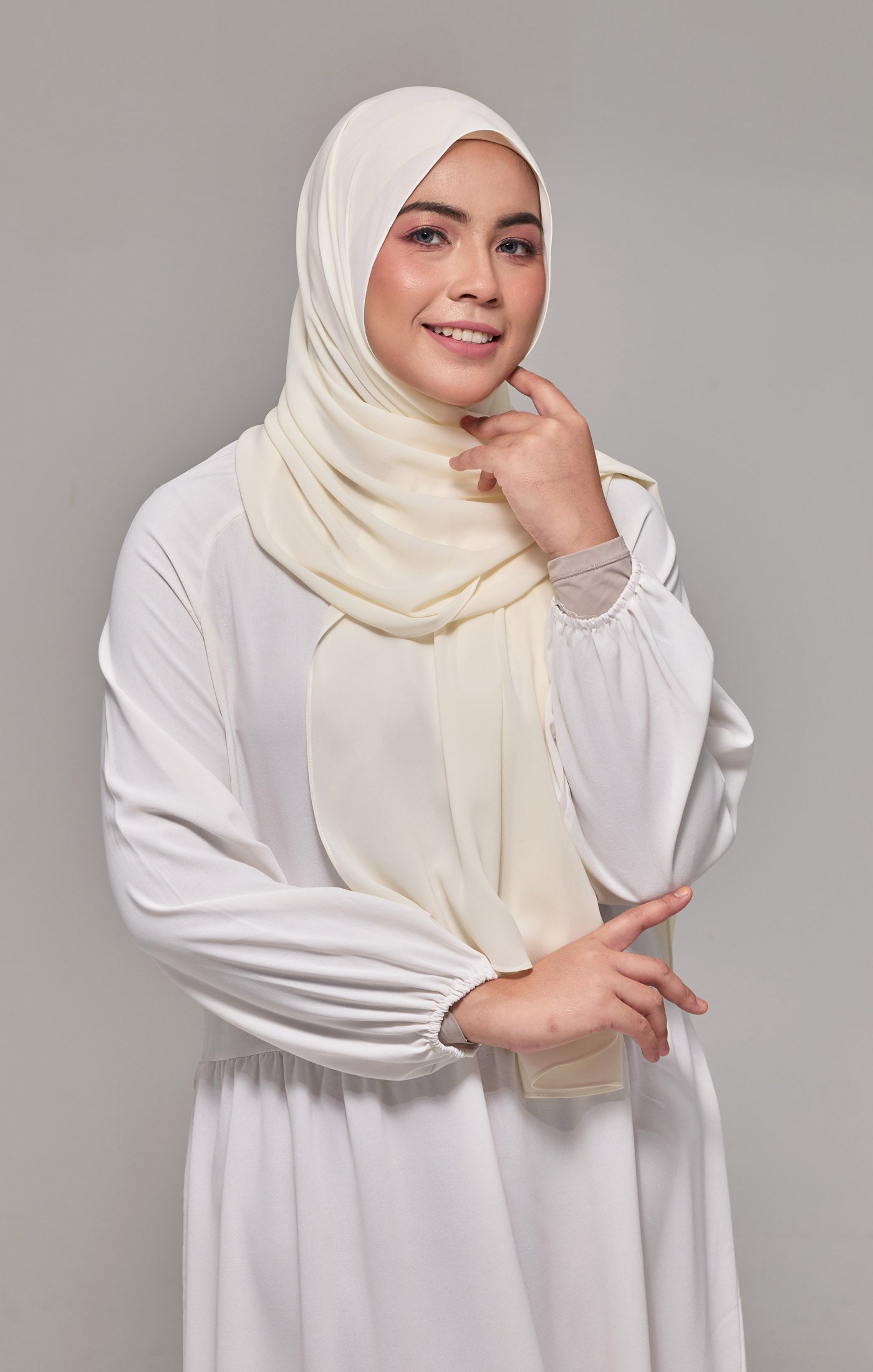 tudung off white