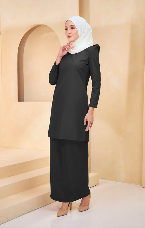 baju kurung hitam