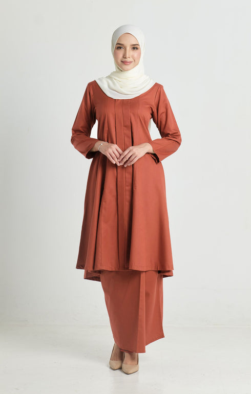 Kebarung Klasik Brick Orange on model highlighting long straight sleeves