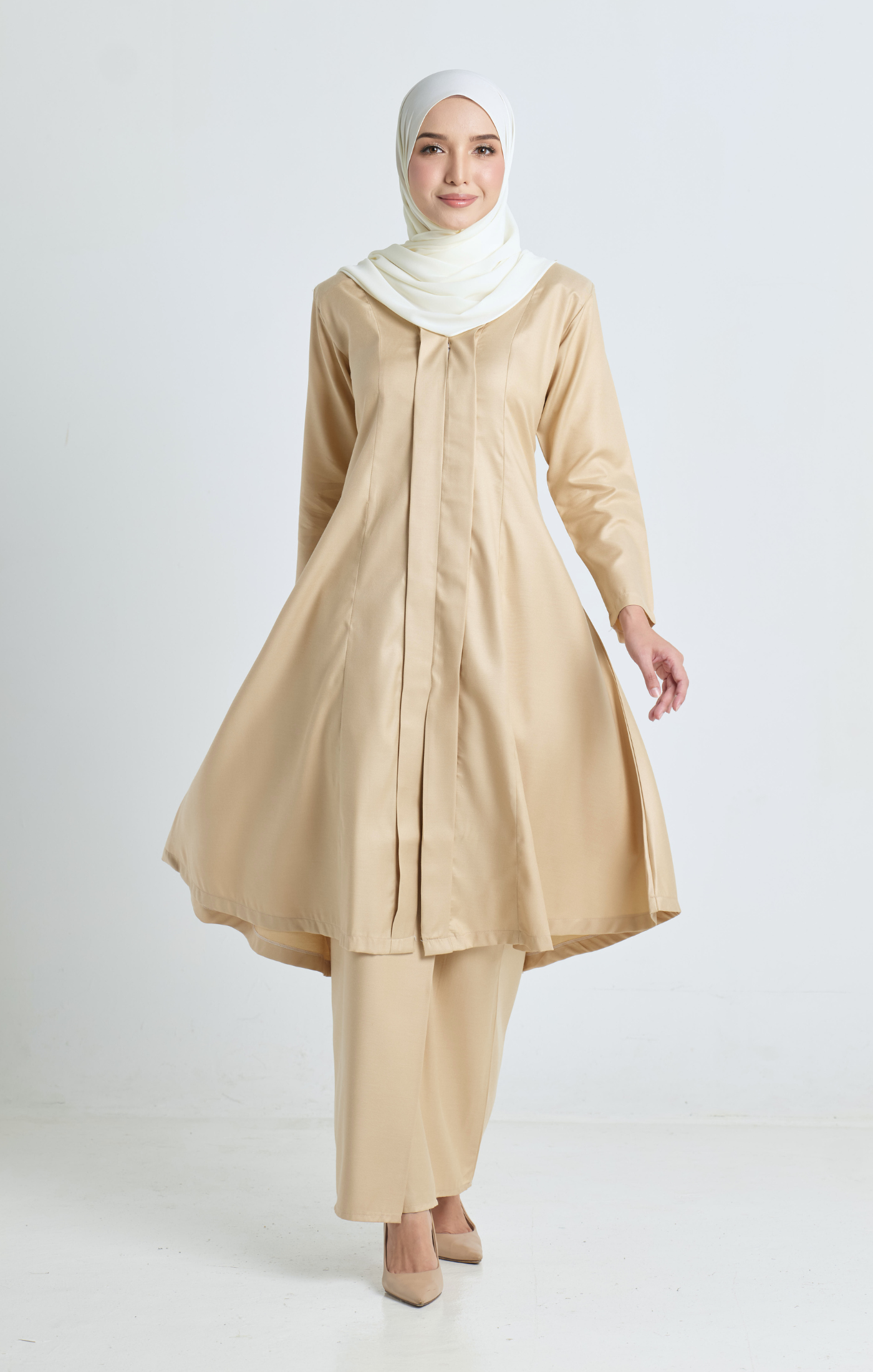 Luna Kebarung Klasik | Nude