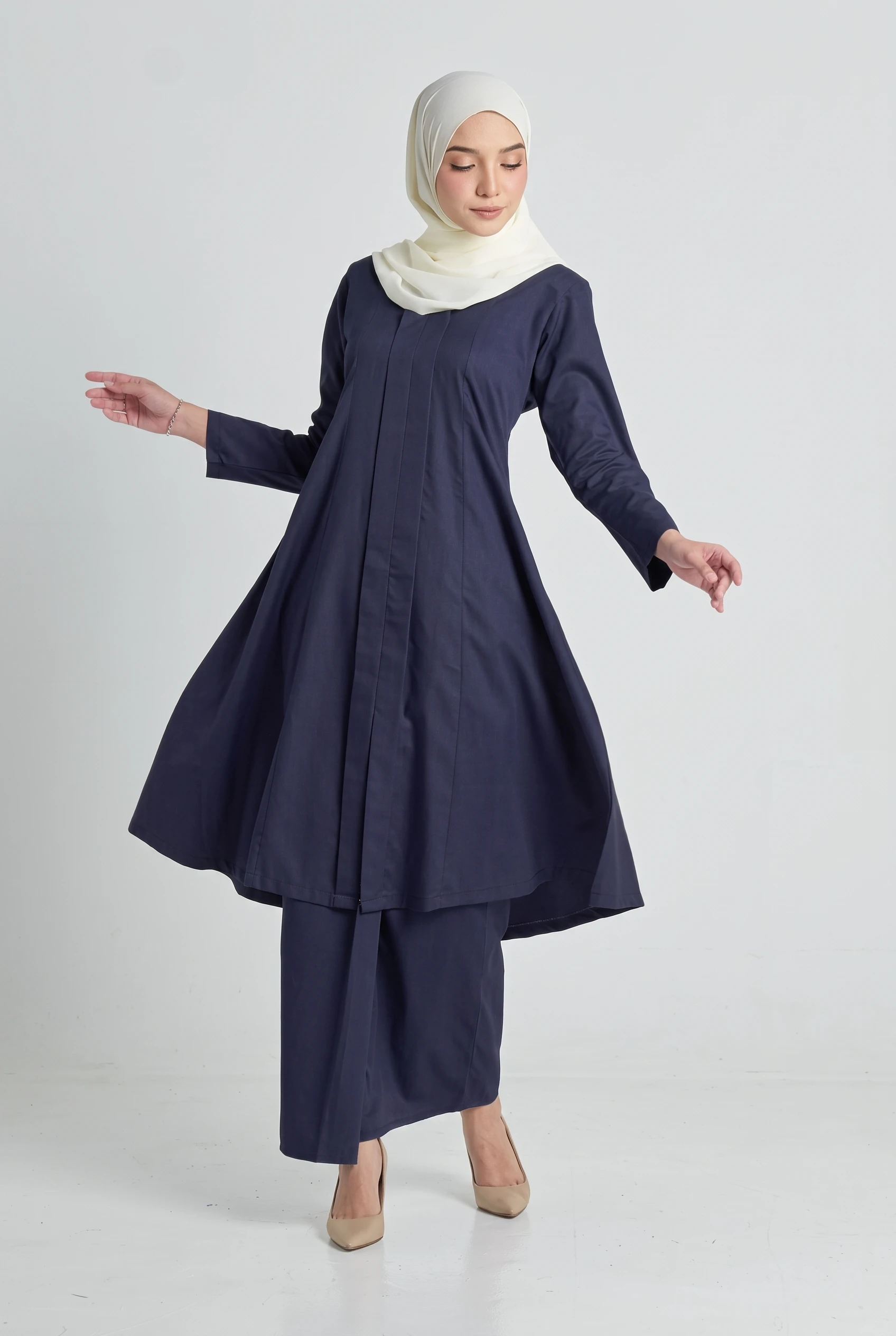 Luna Kebarung Klasik | Navy Blue — alternate view