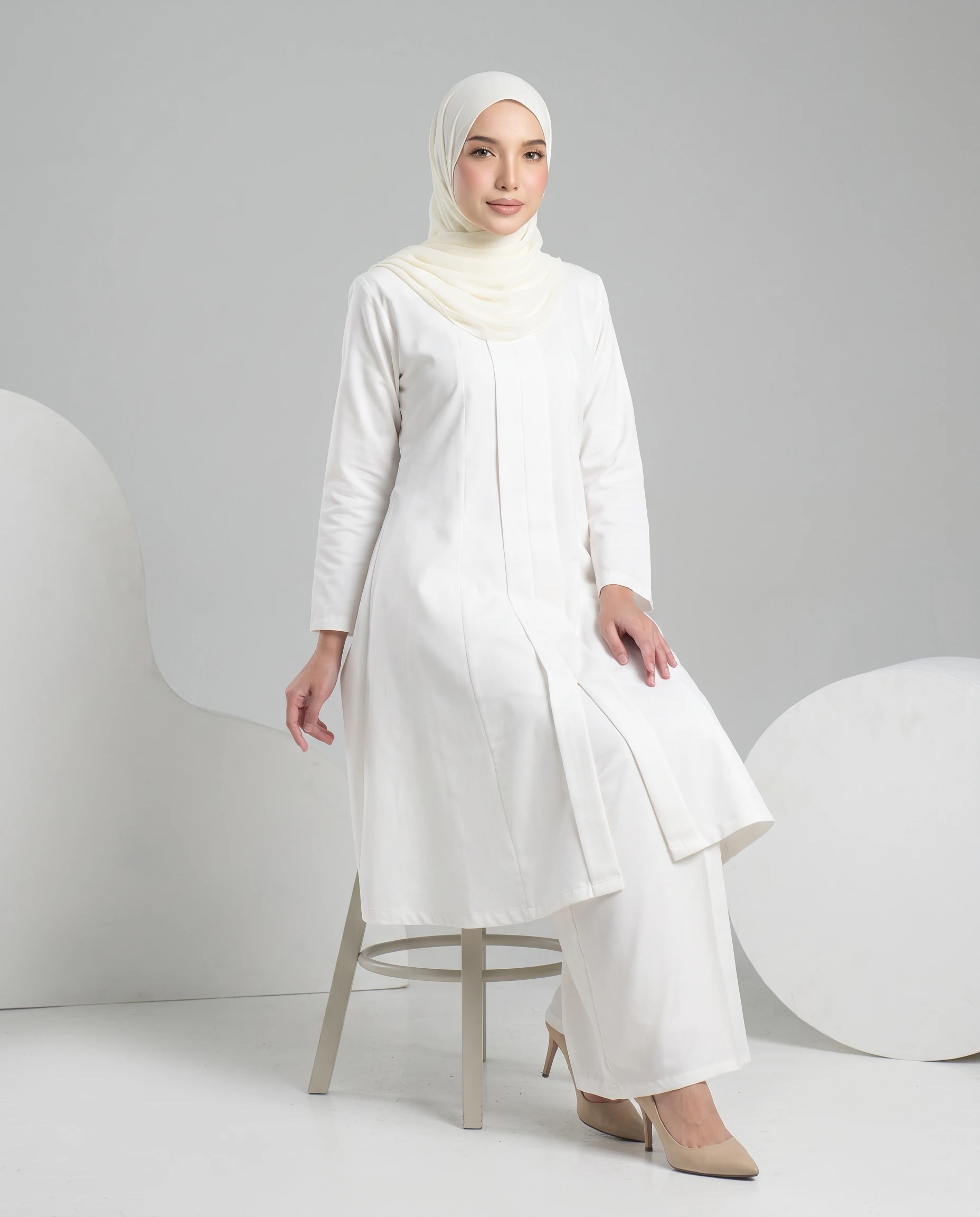 Luna Kebarung Klasik | Pearl White — alternate view