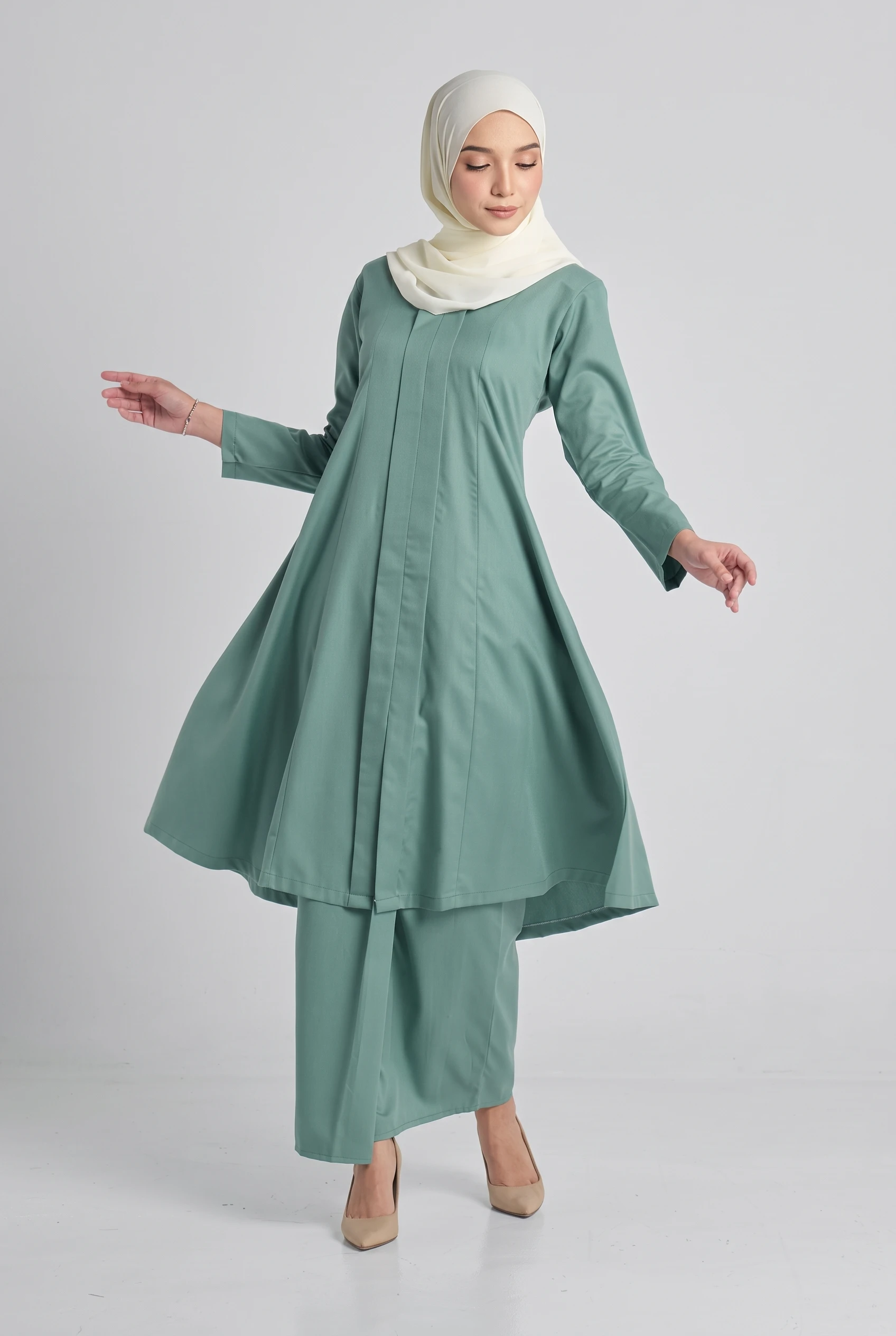 Luna Kebarung Klasik | Sage Green — alternate view