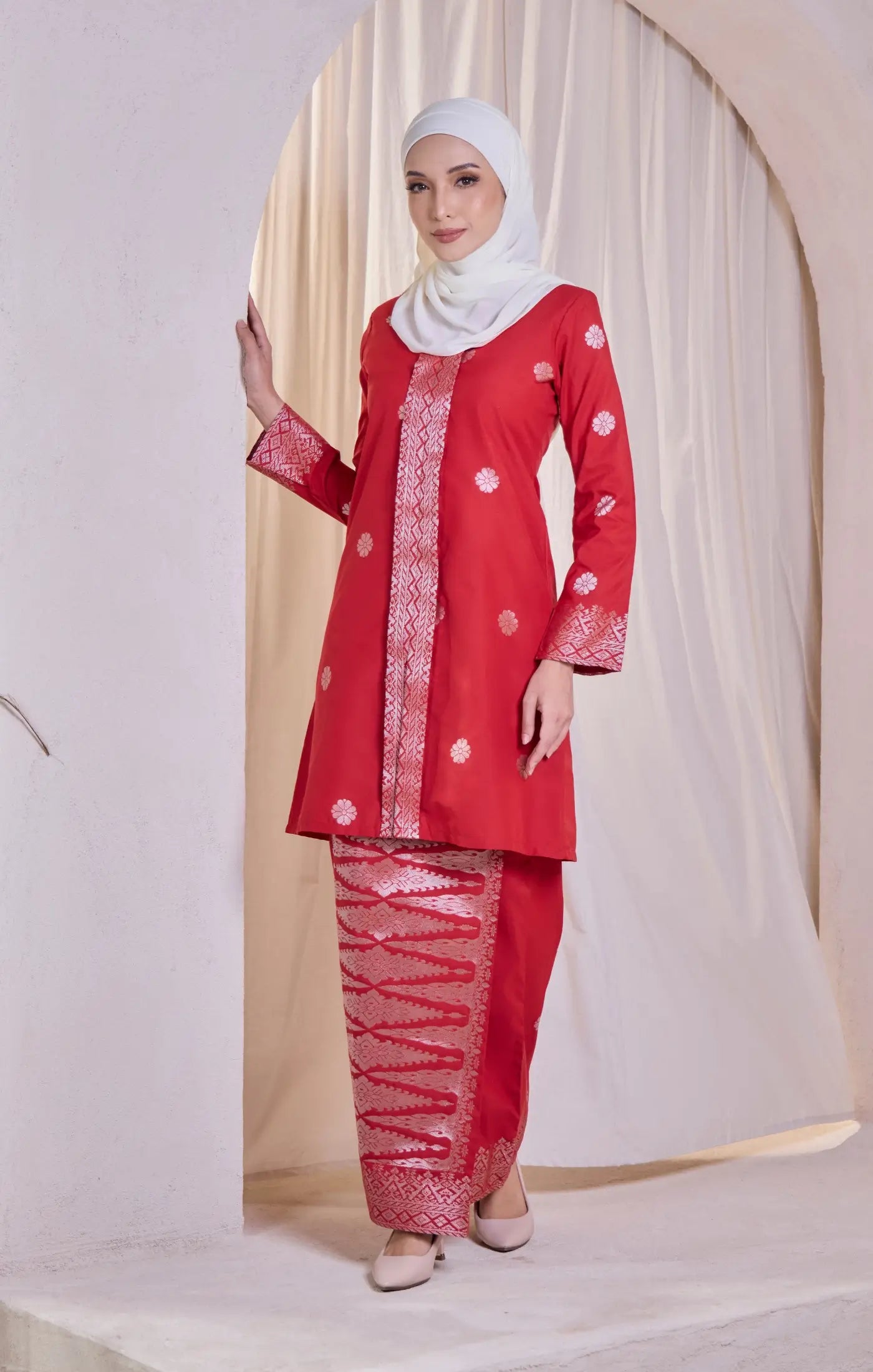 LAYLO KEBAYA | RED CHILLI SILVER